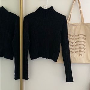 🍃Black Cropped Sweater